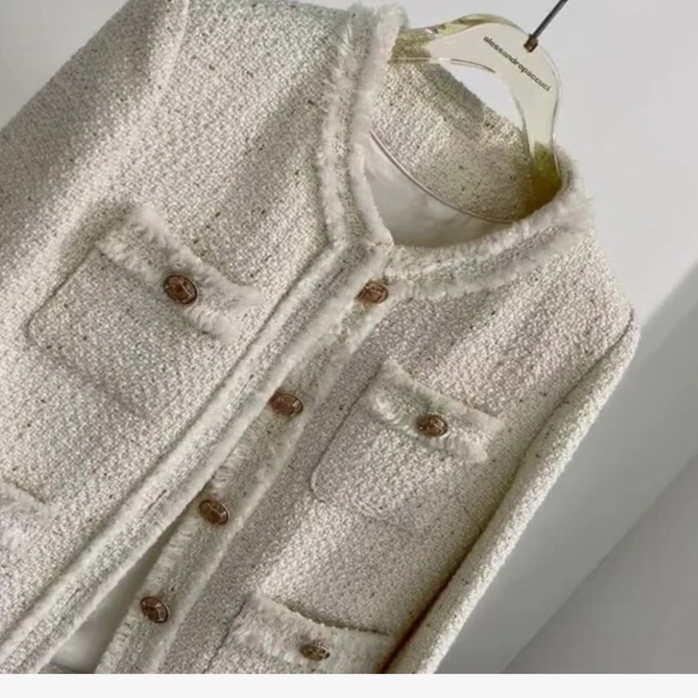 Women’s White Tweed Jacket Gold embossed button detail size sm NWOT $149R - Picture 3 of 14